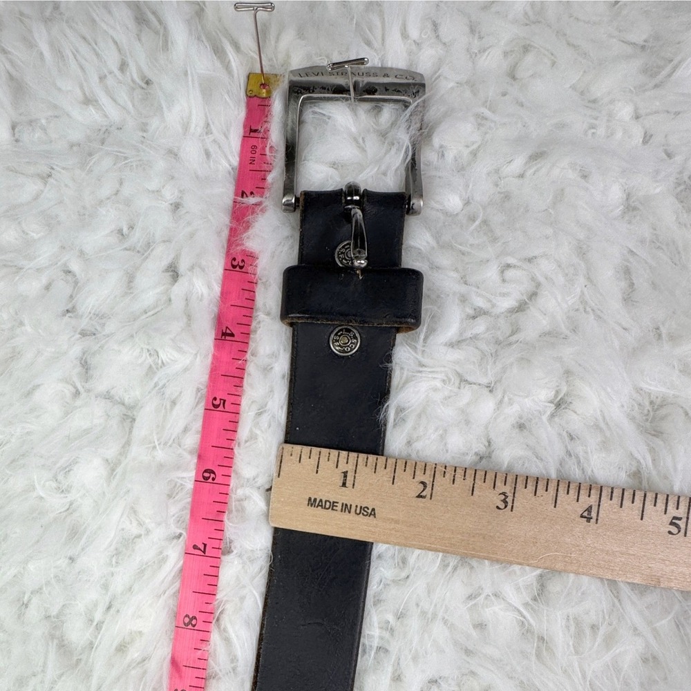 Levi Strauss Mens Italian Leather Belt Black Silver Buckle Size 40 **Well Worn** - Picture 7 of 12